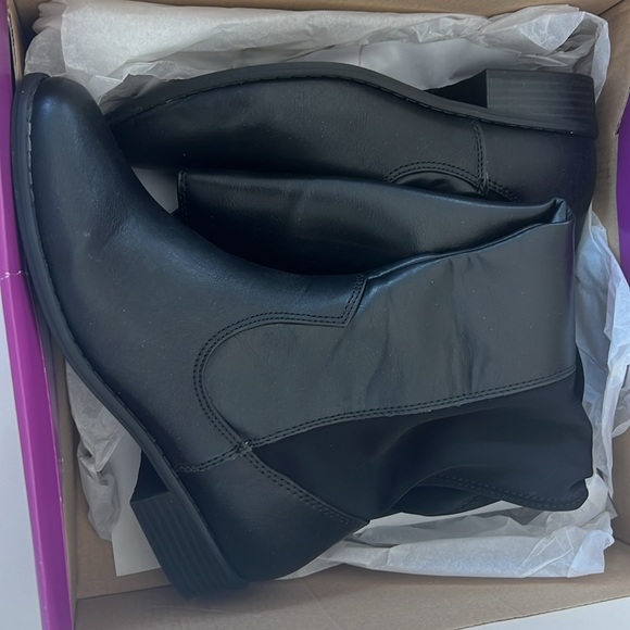 One time  used boots rampage - Picture 2 of 5